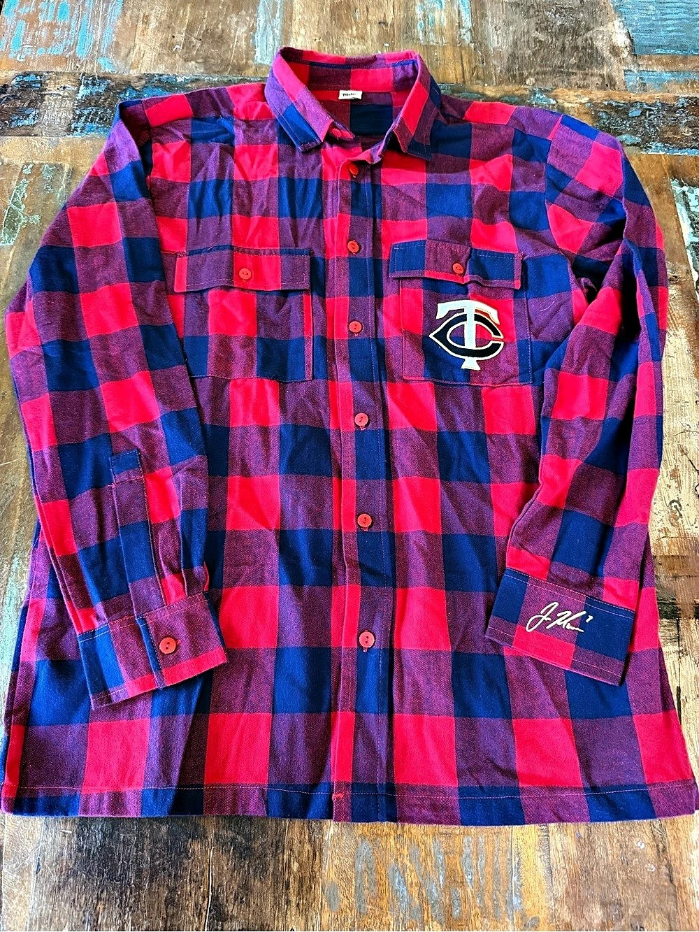 Twins Baseball Checkered Shirt Size Large Like New -Joe Mauer